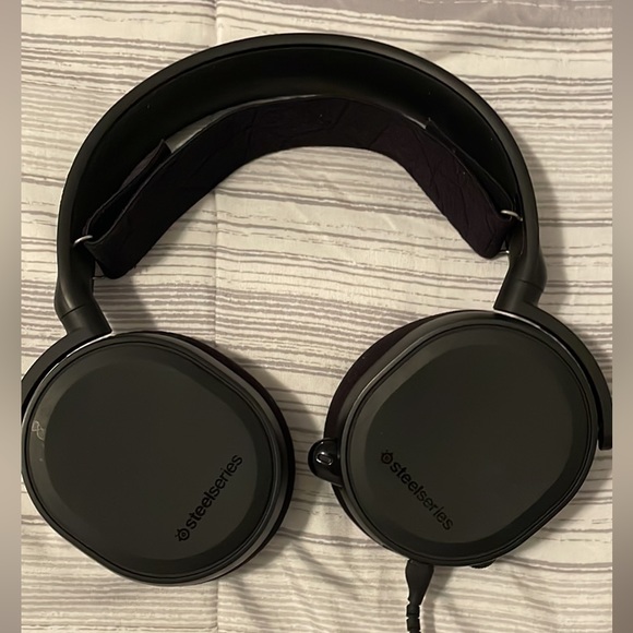 Steel Series headset (Retractable Mic)